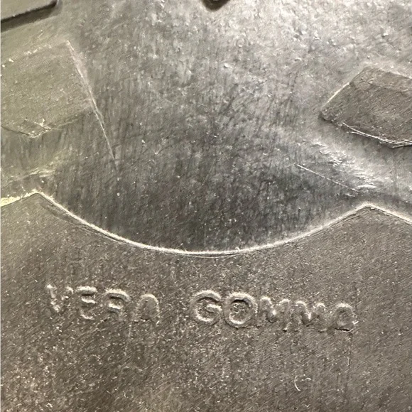 Suede Vera Gomma ankle boots with side zippers and frills - Picture 5 of 10